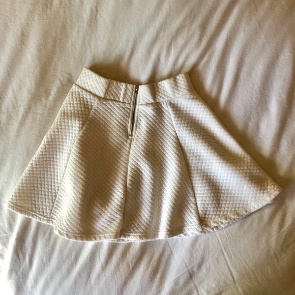 H&M Cream Skater Skirt - Picture 4 of 6